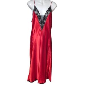 Vintage Elegant Red Lace Trim Nightgown Medium